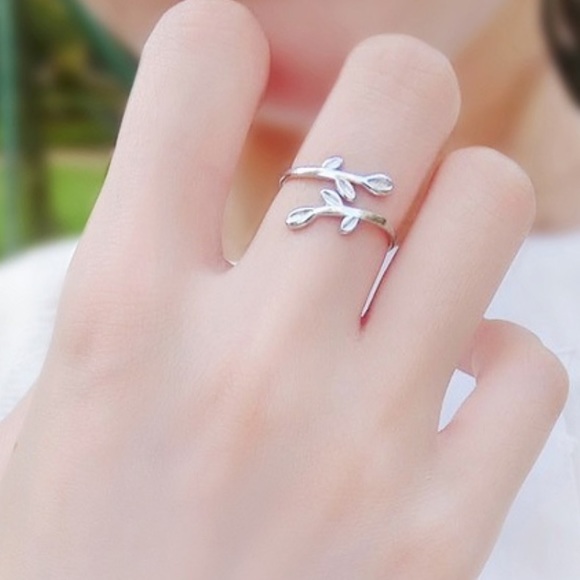 Jewelry - Silver Leaf Ring